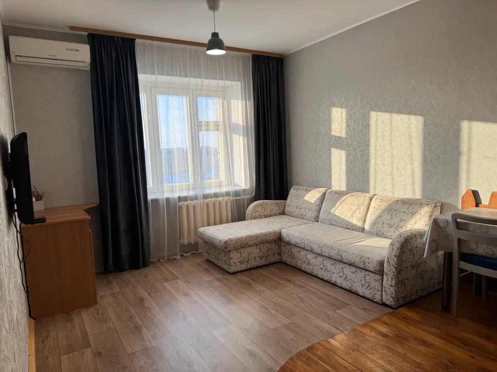 Квартира однокомнатная на улице Московском Тракте, 42 м², Тюмень — спальня, фото 8