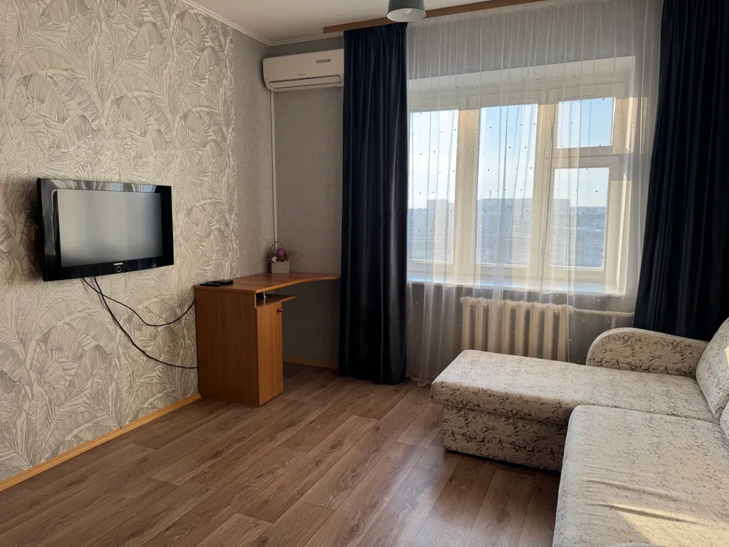 Квартира однокомнатная на улице Московском Тракте, 42 м², Тюмень — спальня, фото 10