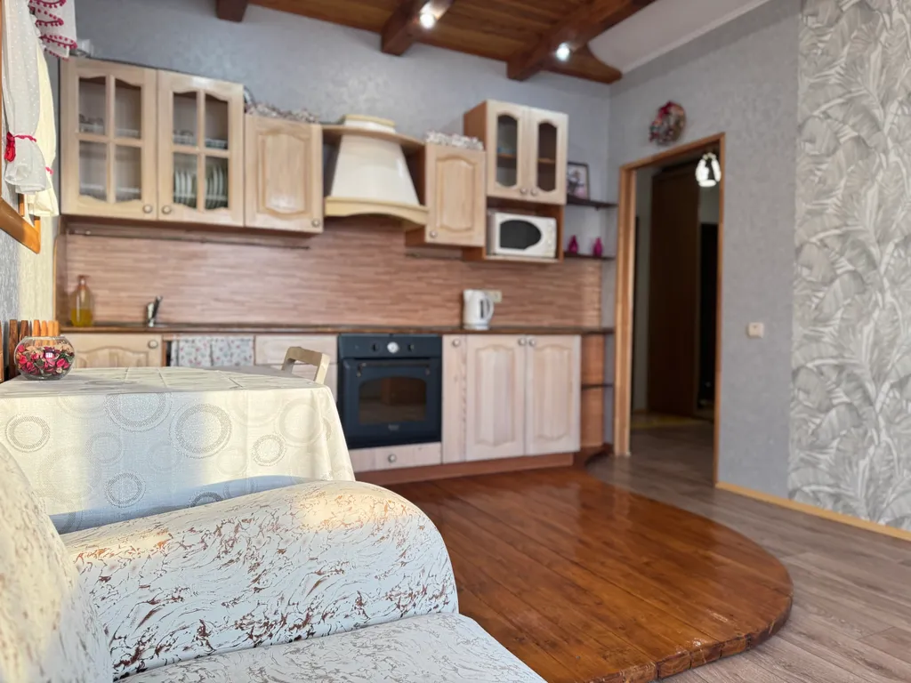 Квартира однокомнатная на улице Московском Тракте, 42 м², Тюмень — кухня