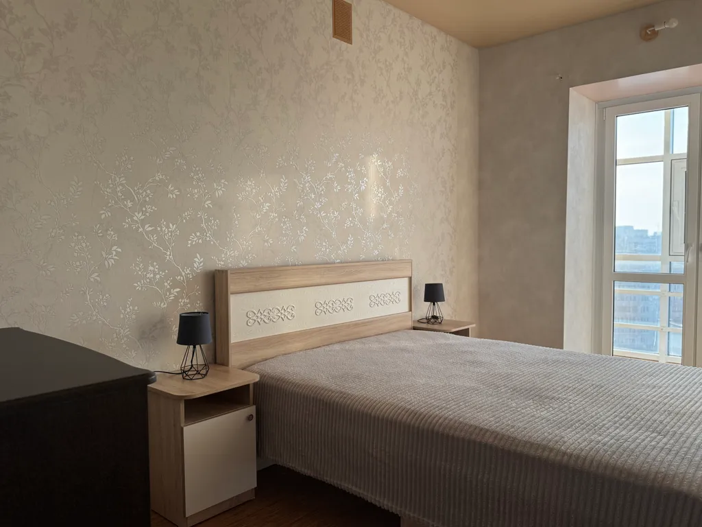 Квартира однокомнатная на улице Московском Тракте, 42 м², Тюмень — спальня, фото 5