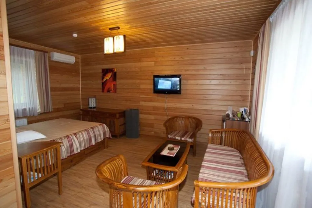 Двухместный номер с 1 кроватью № 6 Полу-люкс тиковый