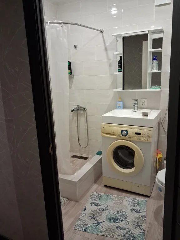 Квартира двухкомнатная на улице Астана Кесаева, 37 м², Владикавказ — ванная комната