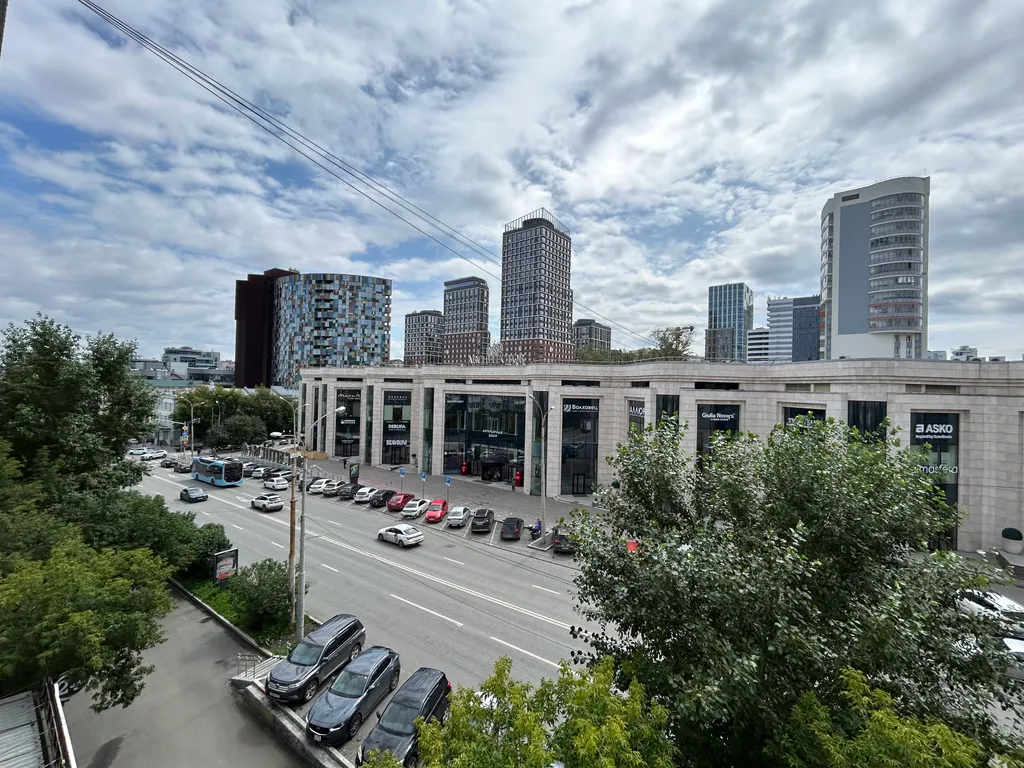 Квартира однокомнатная у метро Площадь 1905 года, 40 м², Екатеринбург — вид из окна