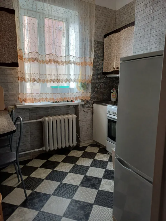 Квартира двухкомнатная в Краснооктябрьском, 40 м², Волгоград — кухня