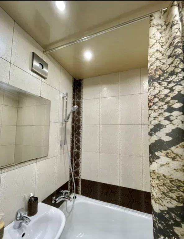 Квартира двухкомнатная на улице Каберова-Власьевской, 43 м², Великий Новгород — ванная комната, фото 3