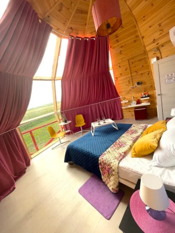 Дом сфера с панорамными окнами