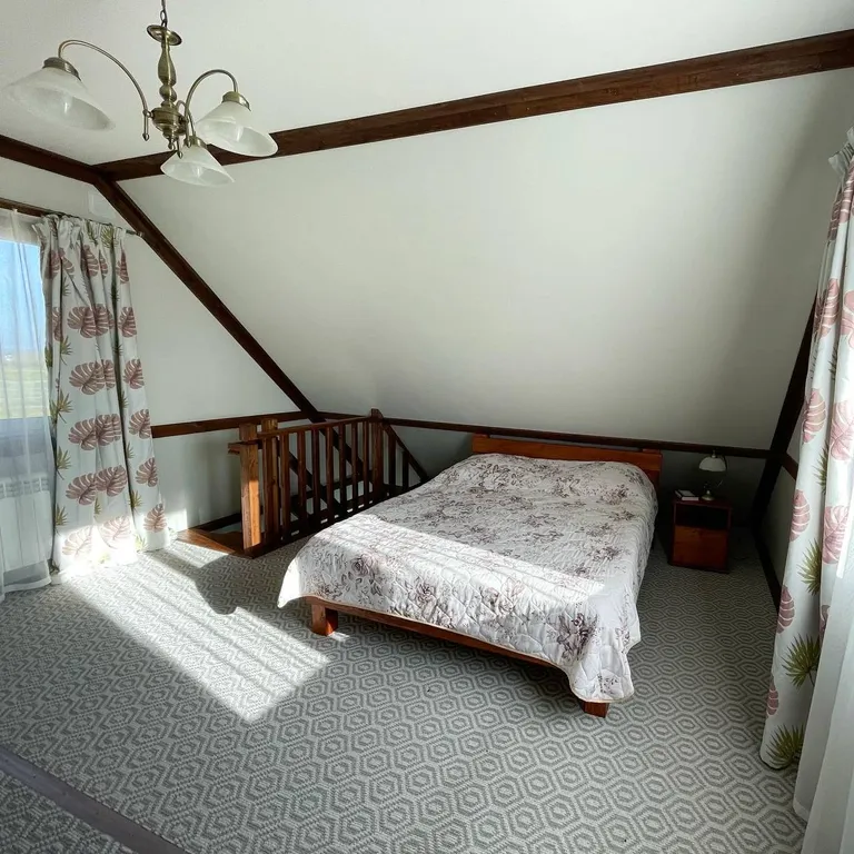 Коттедж с двумя спальнями с беседкой и мангалом