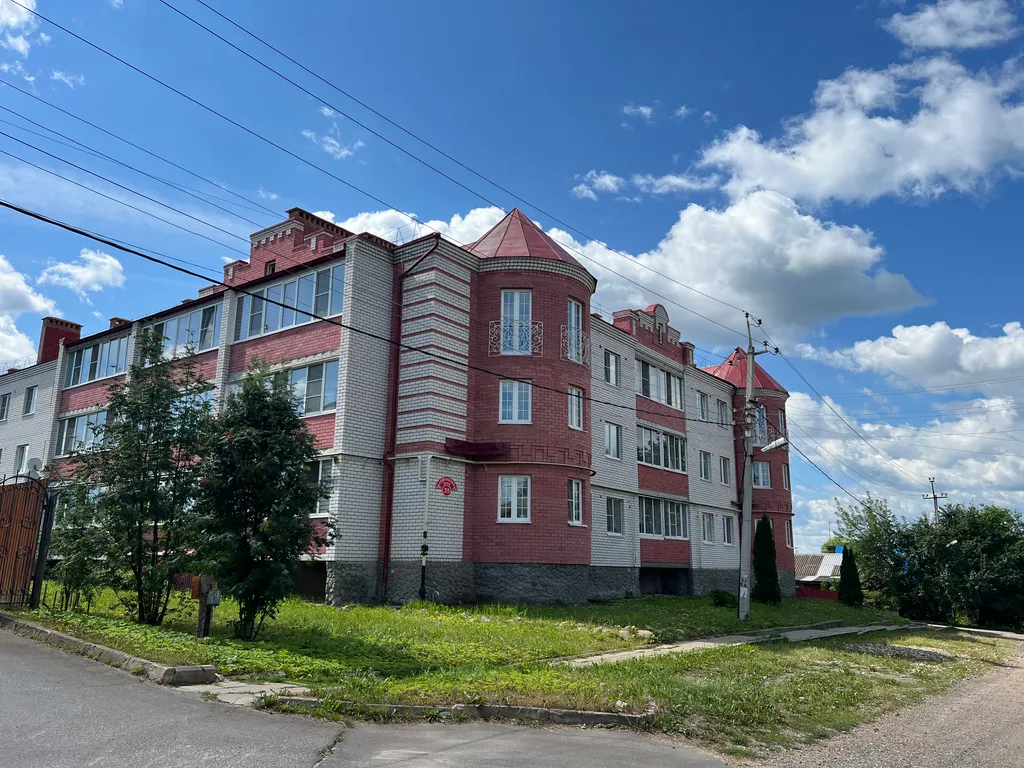 Квартира однокомнатная на улице Февральской, 41 м², Углич — двор