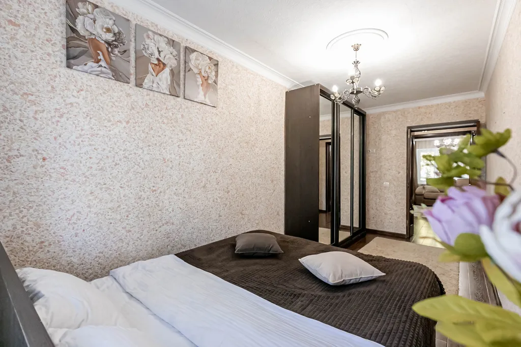 Квартира двухкомнатная на улице Широкой, 44 м², Кисловодск — спальня, фото 9