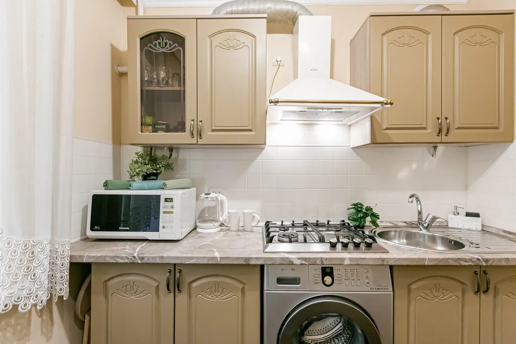Квартира двухкомнатная на улице Широкой, 44 м², Кисловодск — кухня, фото 9