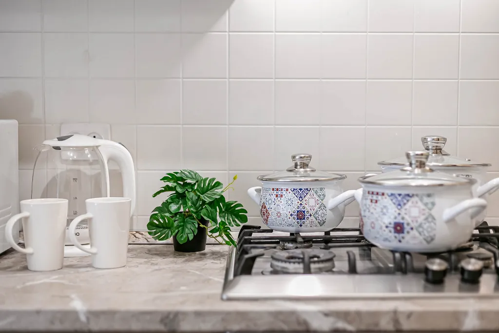Квартира двухкомнатная на улице Широкой, 44 м², Кисловодск — кухня, фото 12