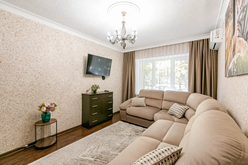 Квартира двухкомнатная на улице Широкой, 44 м², Кисловодск — спальня, фото 4