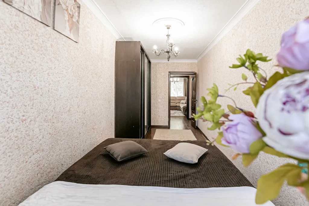 Квартира двухкомнатная на улице Широкой, 44 м², Кисловодск — спальня, фото 8