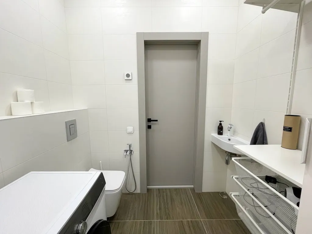 Апартаменты двухкомнатные на улице Сакко, 85 м², Тюмень — фото 25
