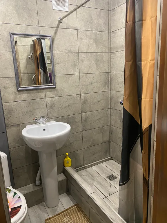 Квартира двухкомнатная на улице Ленина, 47 м², Саки — ванная комната