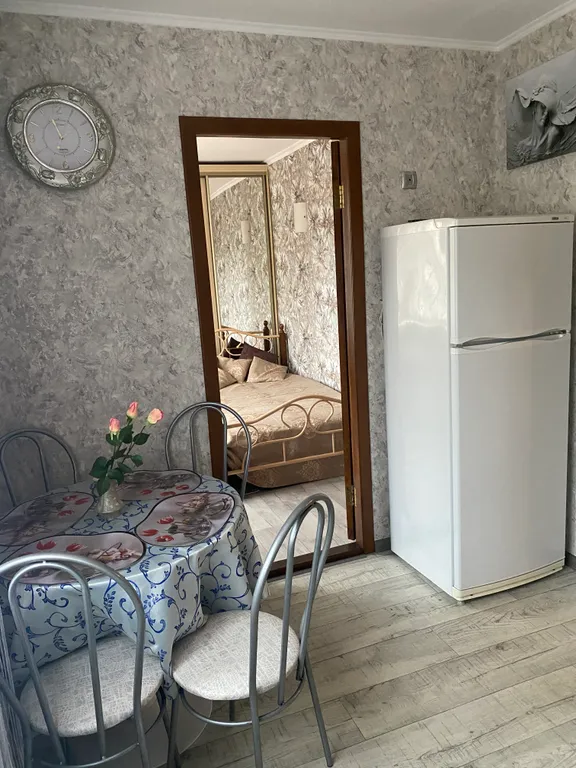 Квартира двухкомнатная на улице Ленина, 47 м², Саки — кухня, фото 2