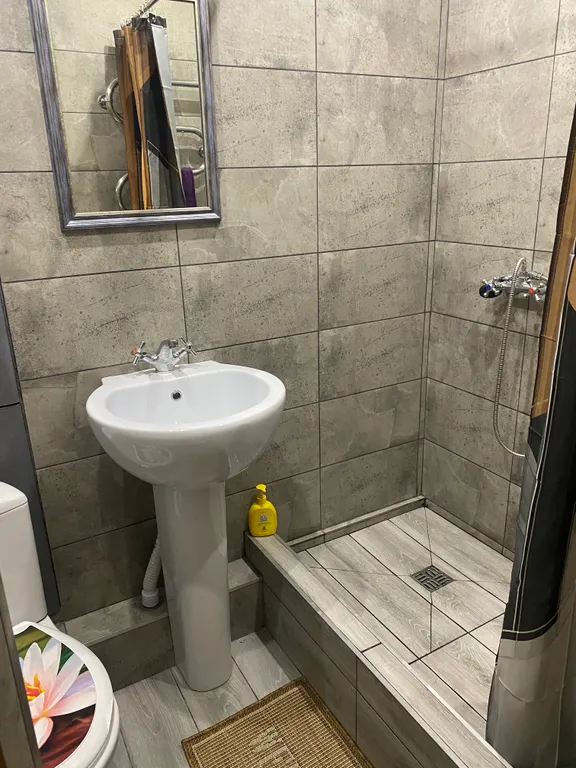 Квартира двухкомнатная на улице Ленина, 47 м², Саки — ванная комната, фото 2