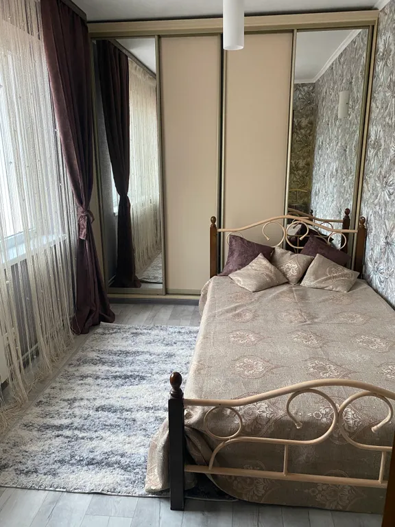 Квартира двухкомнатная на улице Ленина, 47 м², Саки — спальня, фото 7
