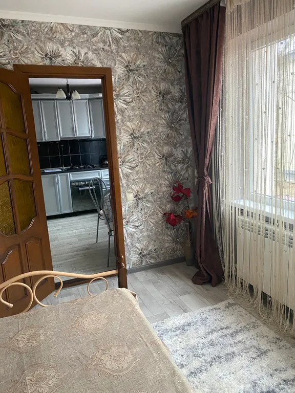 Квартира двухкомнатная на улице Ленина, 47 м², Саки — спальня, фото 8