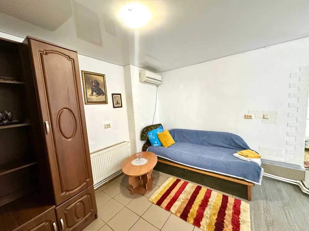 Квартира двухкомнатная на улице Октябрьской, 49 м², Джанкой — спальня, фото 8