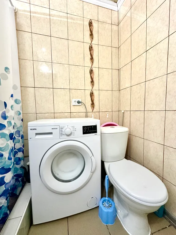 Квартира двухкомнатная на улице Октябрьской, 49 м², Джанкой — ванная комната