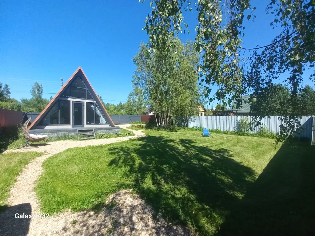 Дом А-фрейм с видом на лес