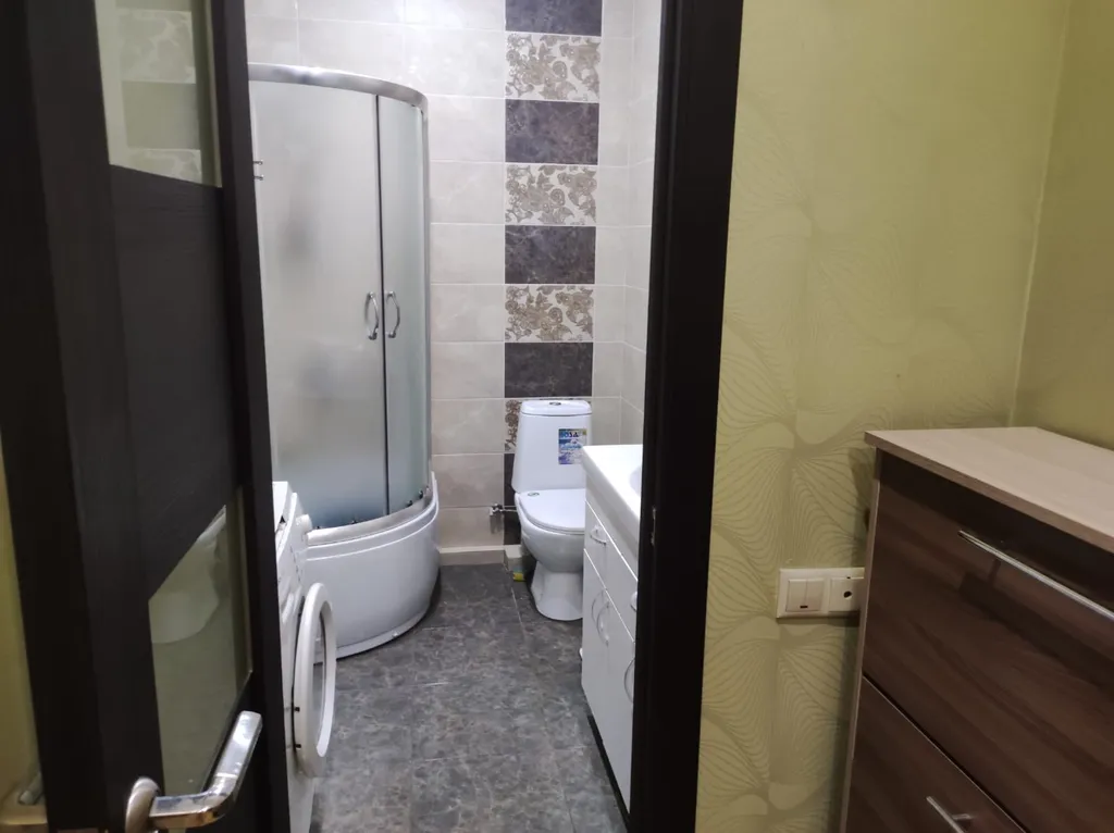 Квартира однокомнатная на улице Островского, 51 м², Геленджик — ванная комната, фото 3
