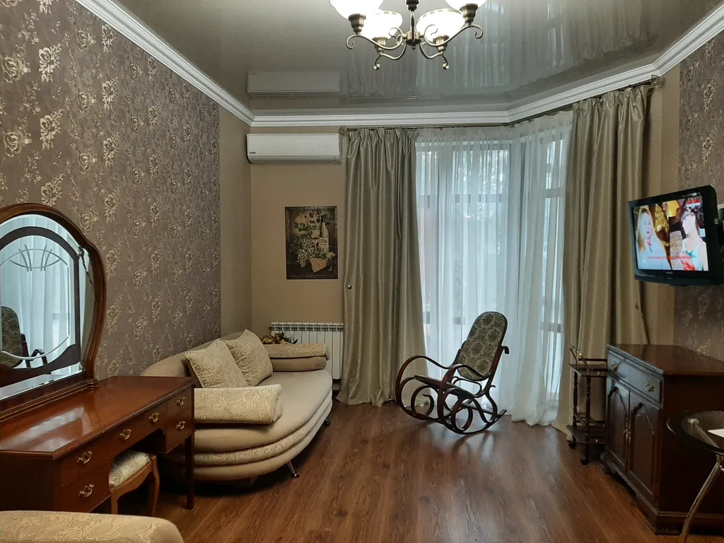 Квартира однокомнатная на улице Островского, 51 м², Геленджик — спальня, фото 3