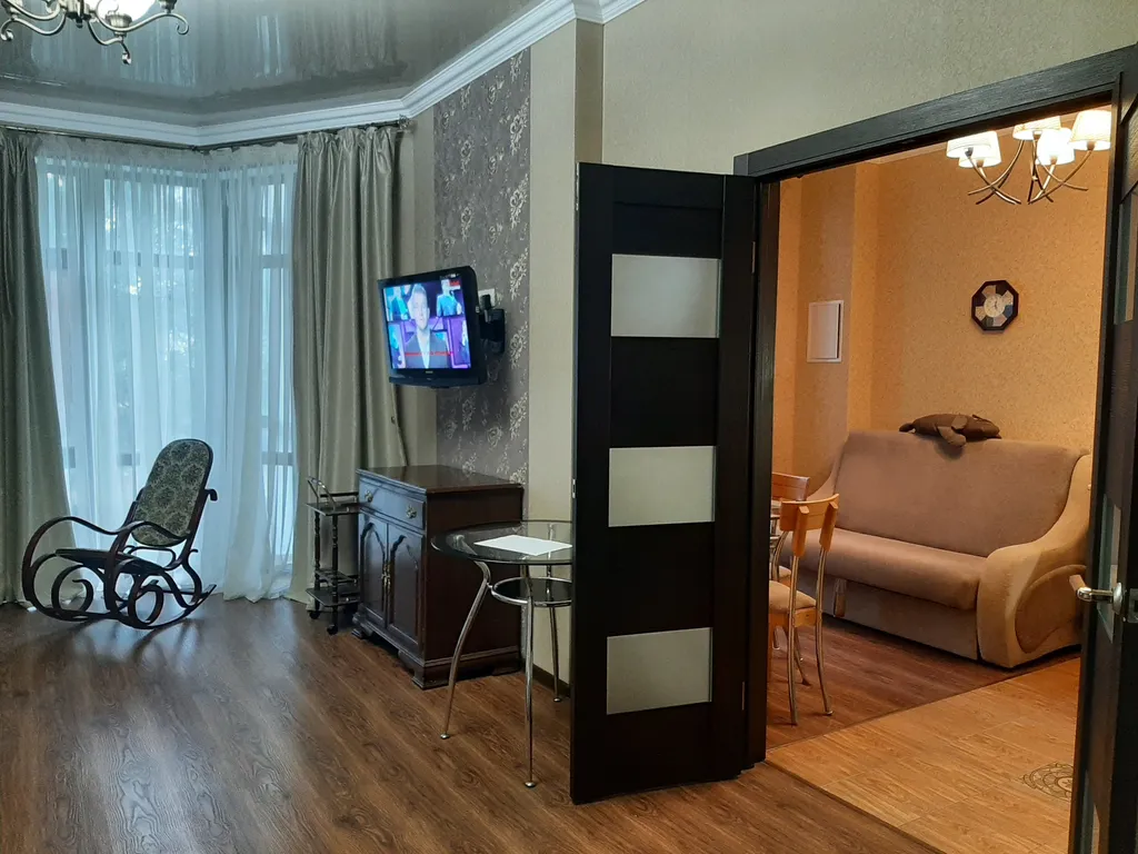Квартира однокомнатная на улице Островского, 51 м², Геленджик — спальня, фото 4