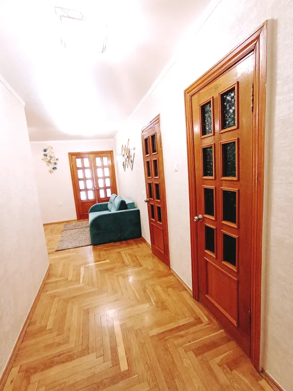 Квартира трёхкомнатная на улице Титова, 80 м², Кисловодск — фото 18