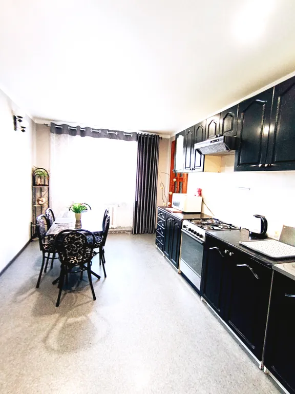 Квартира трёхкомнатная на улице Титова, 80 м², Кисловодск — фото 2