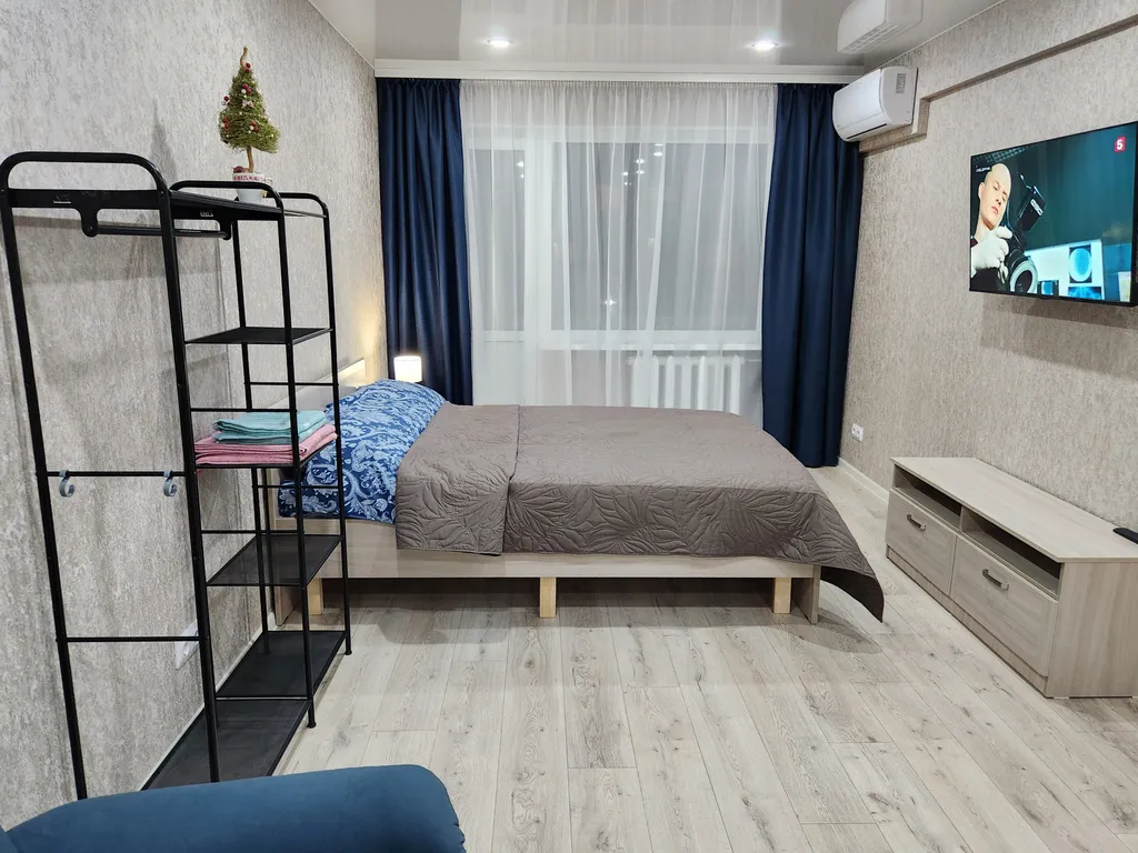 Квартира двухкомнатная на улице Германе, 47 м², Великий Новгород — спальня, фото 2