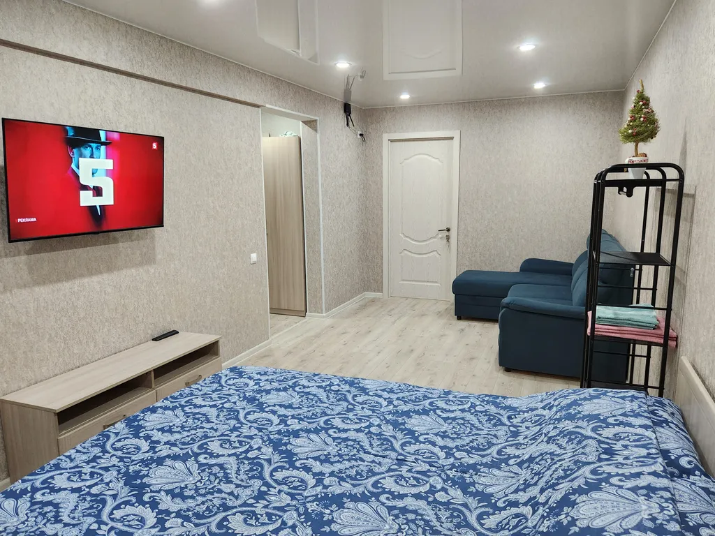 Квартира двухкомнатная на улице Германе, 47 м², Великий Новгород — спальня, фото 3
