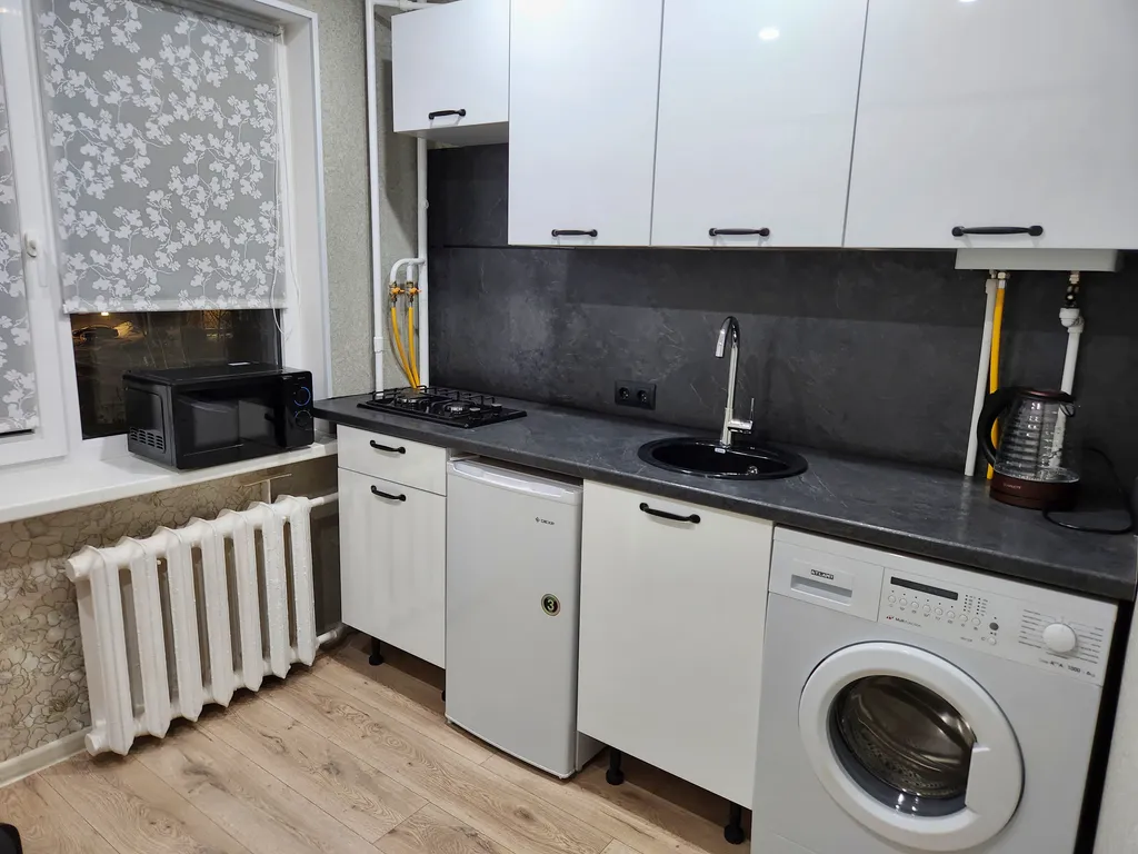Квартира двухкомнатная на улице Германе, 47 м², Великий Новгород — кухня, фото 2