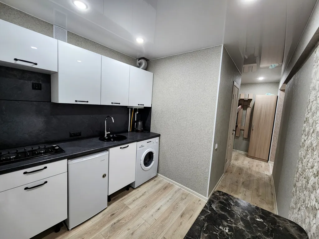 Квартира двухкомнатная на улице Германе, 47 м², Великий Новгород — кухня, фото 3