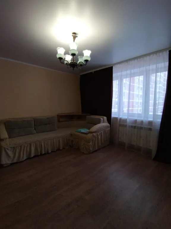 Квартира двухкомнатная на улице Андрея Бушуева, 53 м², Тюмень — спальня, фото 4