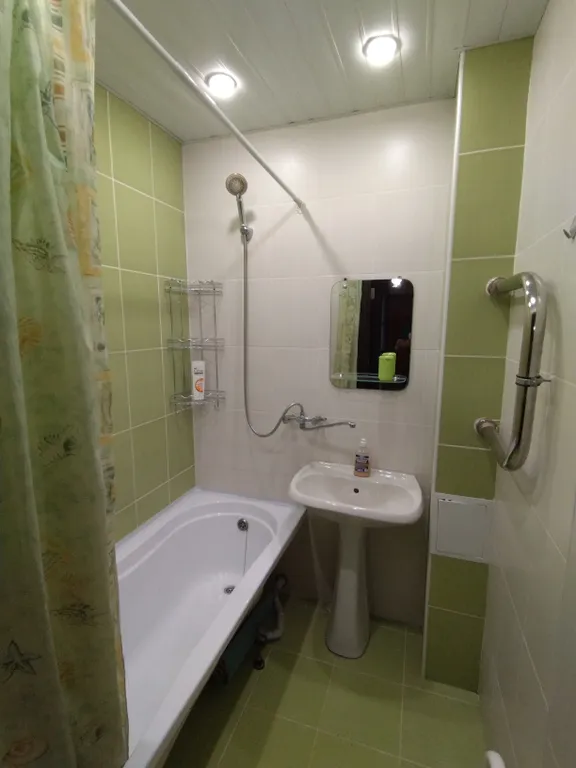 Квартира двухкомнатная на улице Андрея Бушуева, 53 м², Тюмень — ванная комната
