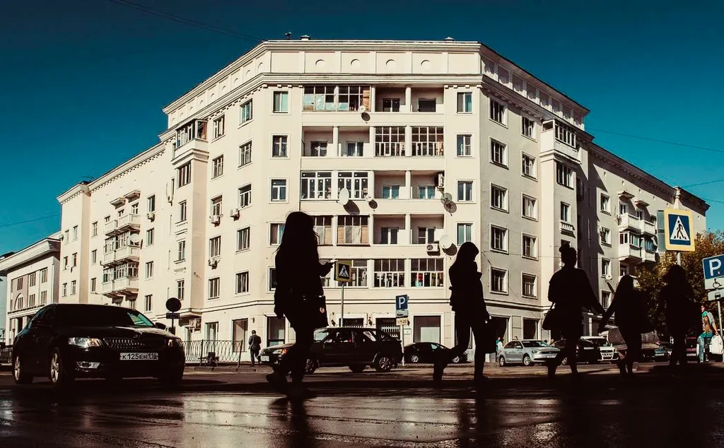 Квартира двухкомнатная у Кремлёвской, в Вахитовском, 50 м², Казань — двор