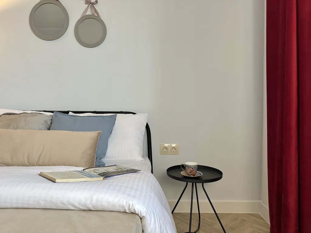 Квартира двухкомнатная у Кремлёвской, в Вахитовском, 50 м², Казань — спальня, фото 2