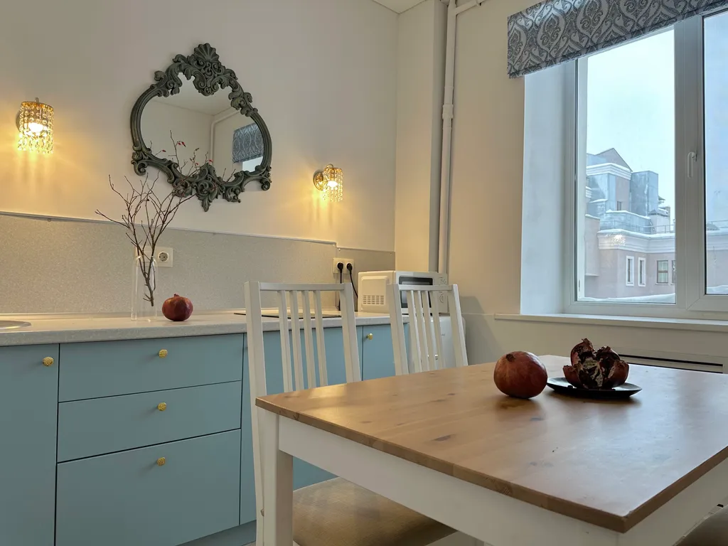 Квартира двухкомнатная у Кремлёвской, в Вахитовском, 50 м², Казань — кухня, фото 2