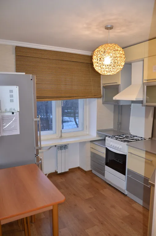Квартира однокомнатная на улице Рижской, 33 м², Тюмень — кухня, фото 3