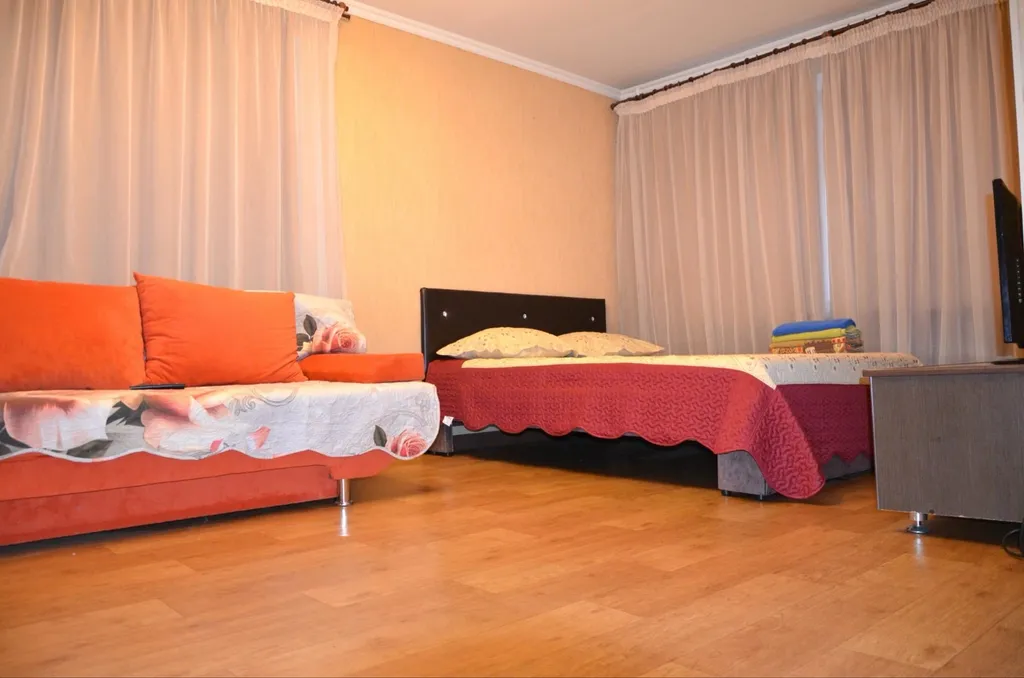 Квартира однокомнатная на улице Рижской, 33 м², Тюмень — спальня, фото 2