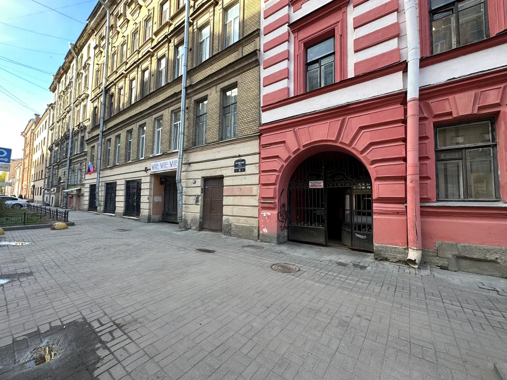 Квартира однокомнатная у Восстахи, в Центральном, 56 м², Санкт-Петербург — двор