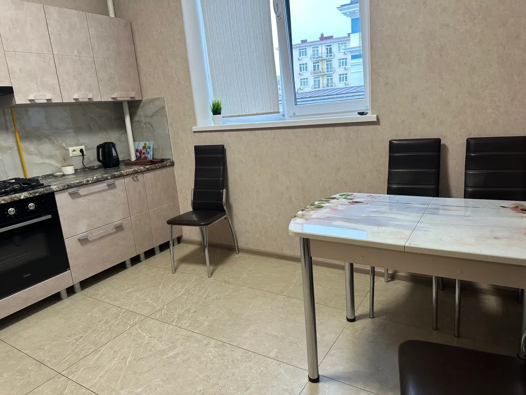 Квартира двухкомнатная на проспекте Кирова, 52 м², Симферополь — фото 13