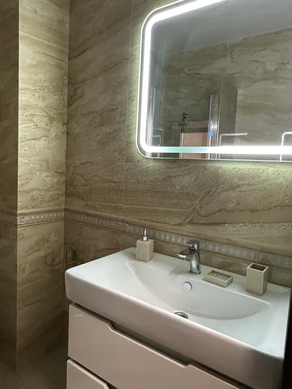 Квартира двухкомнатная на проспекте Кирова, 52 м², Симферополь — фото 16