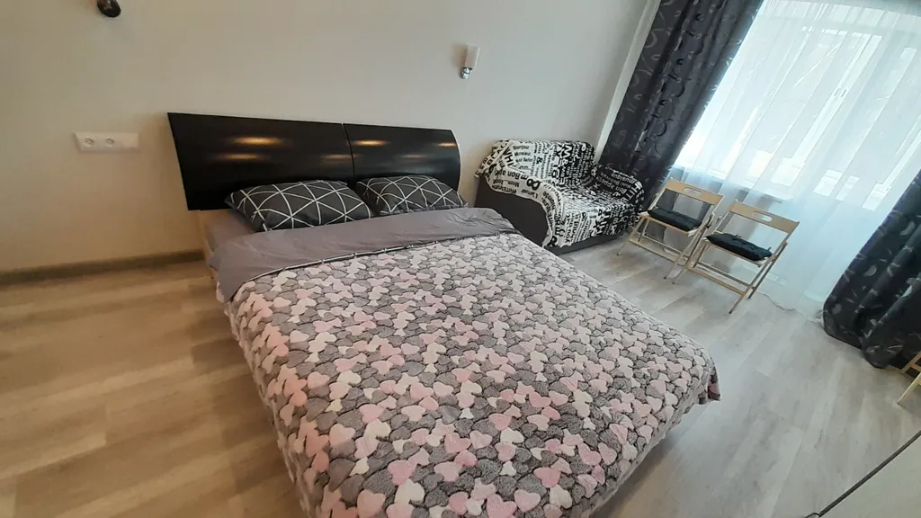 Студия однокомнатная на улице Ньютоне, 30 м², Ярославль — спальня, фото 8