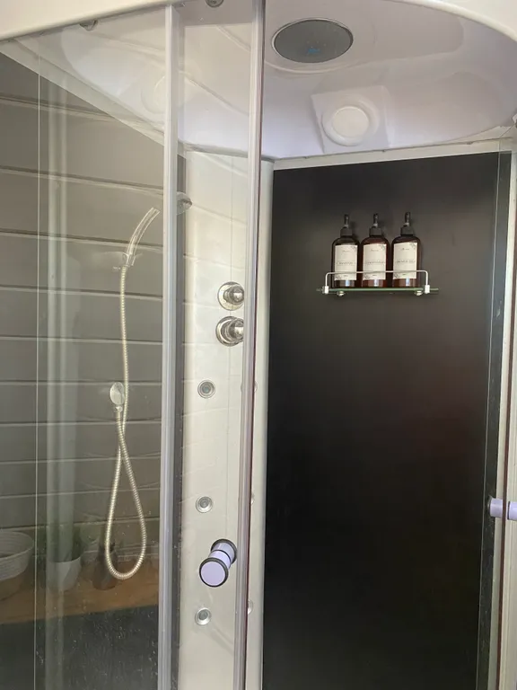 Дом 4-местный в посёлке Кунчуре, 38 м², Тюмень — ванная комната, фото 2
