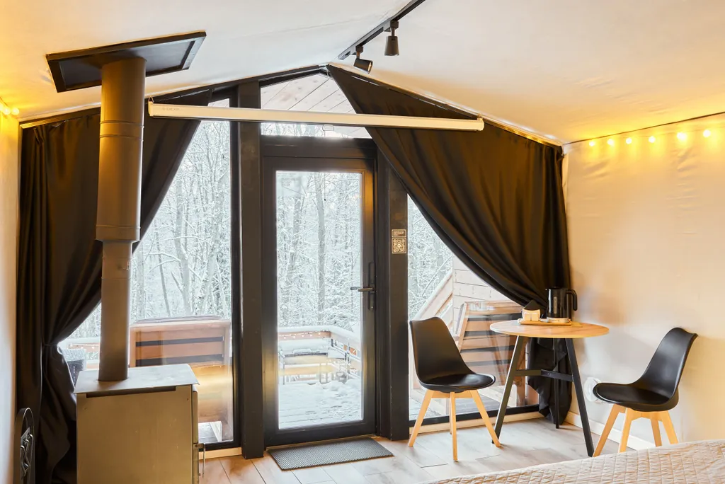 Домик стандарт для двоих с панорамным видом на лес