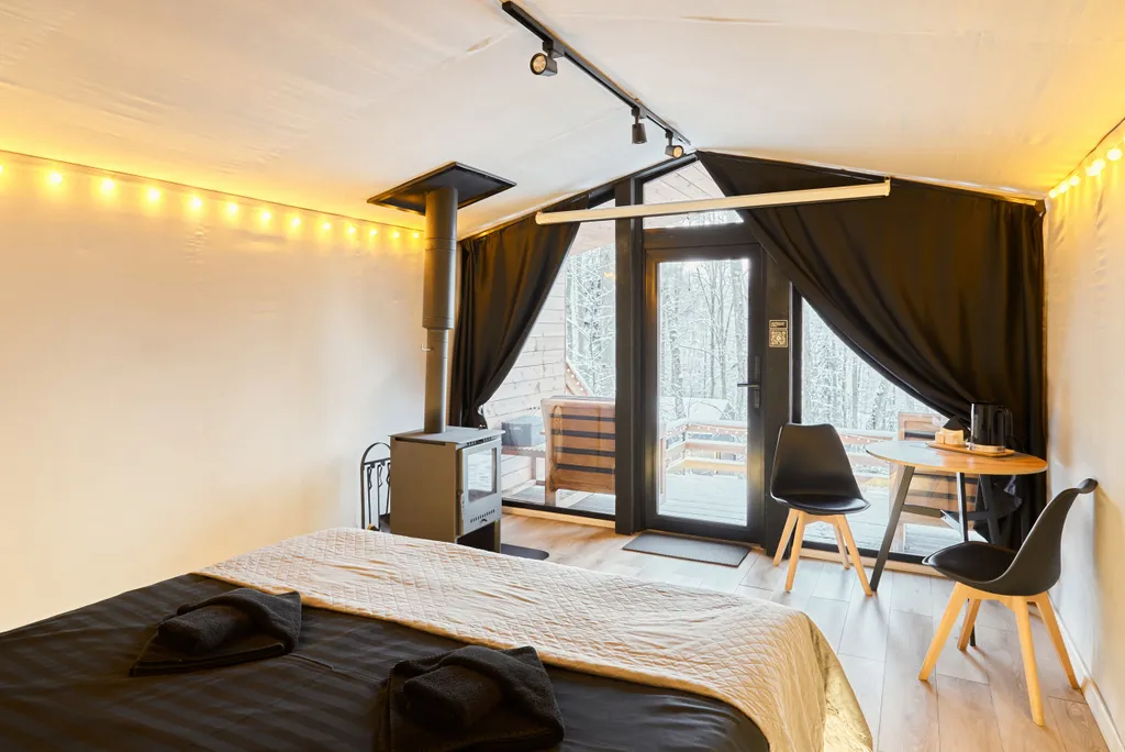 Домик стандарт для двоих с панорамным видом на лес