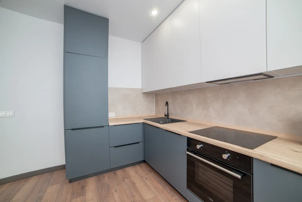 Квартира однокомнатная в Кировском, 50 м², Екатеринбург — кухня, фото 4